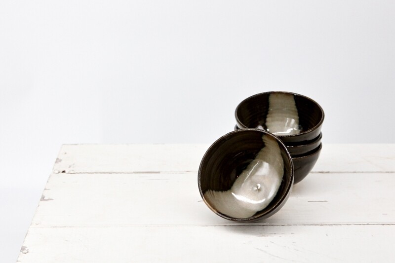 Dipping bowl - Black and mottled grey.