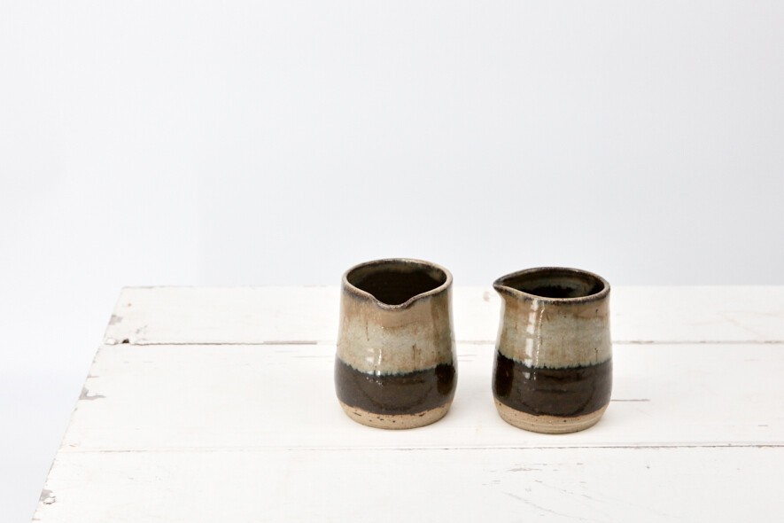 Pourer - Black and mottled grey.