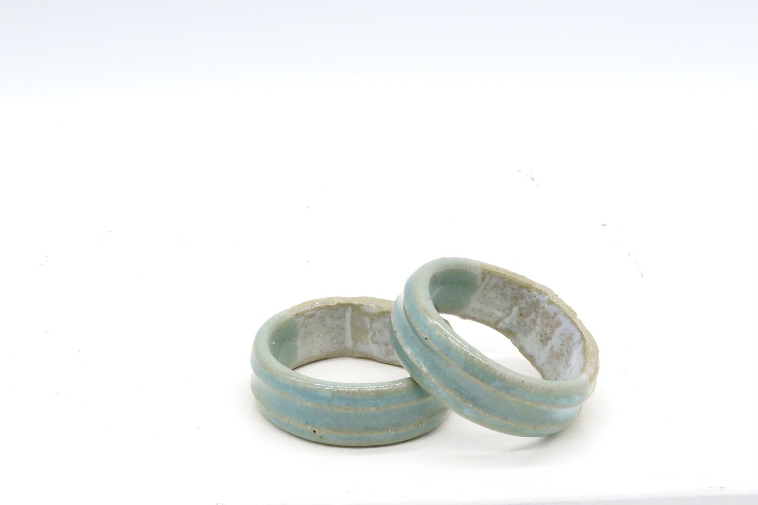 Napkin rings - set of 2 green napkin rings in a gift box.