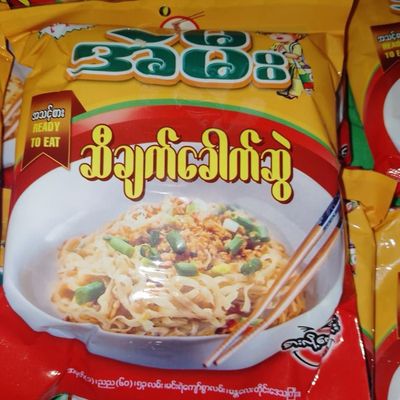 အဲမီး ဆီချက်ခေါက်ဆွဲ (110g)