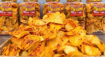ဝေဖြိုးအောင် ဇကာ အစပ် အကိတ်ဘူးကြီး (400g)