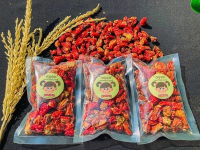 ဝလုံးလေး ချင်း စပ်ပြဲလန် ငရုတ်ခြောက် (50g)