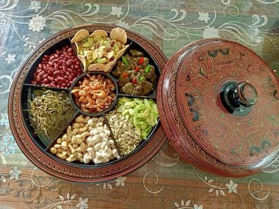 ဖိုးထောင် လက်ဖက် ကြက်ခြေနီစပ်နှပ် (360g) ဖိုးထောင် လက်ဖက် ကြက်ခြေနီစပ်နှပ် (360g)