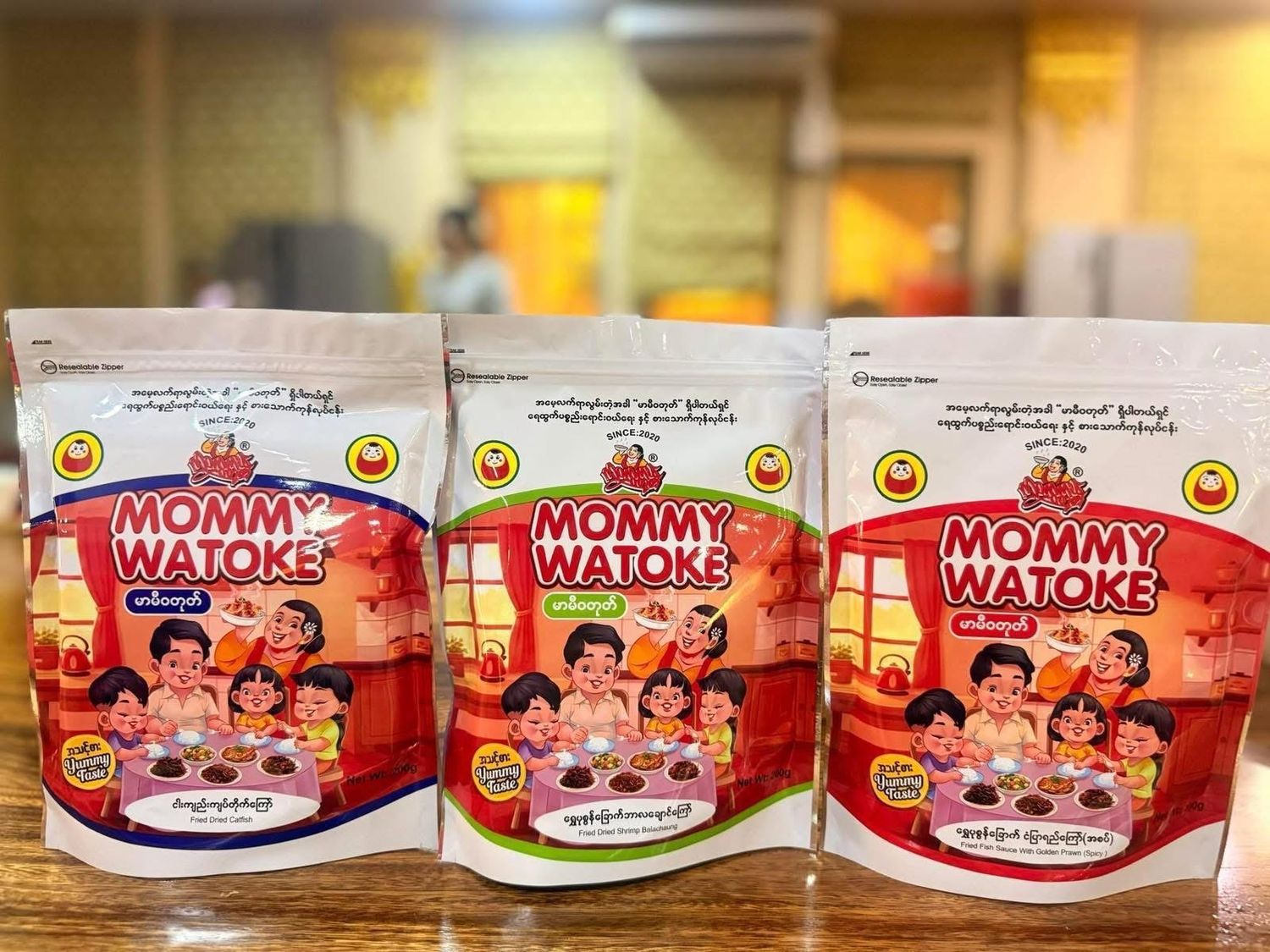 မာမီဝတုတ် ရွှေပုဇွန်ခြောက်ငံပျာရည်ကြော် အစပ် (200g) မာမီဝတုတ် ရွှေပုဇွန်ခြောက်ငံပျာရည်ကြော် အစပ် (200g)