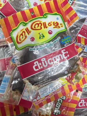ကြူကြူမွှေး ငပိထောင်း 100g ကြူကြူမွှေး ငပိထောင်း 100g