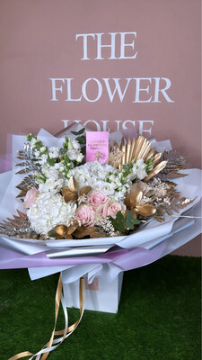 White And Pink Prinny 🎀🌸