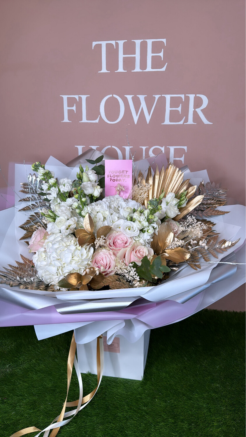 White And Pink Prinny 🎀🌸