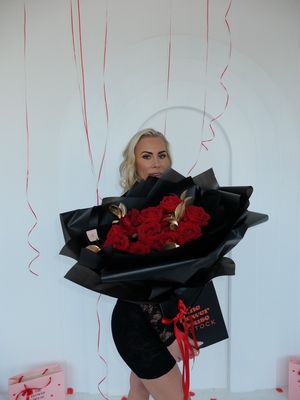 Buy Her Red Roses 🌹❤️