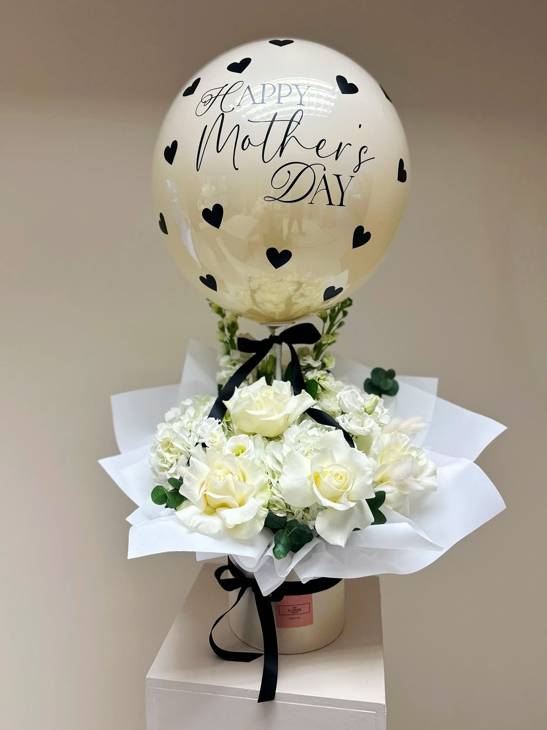 Flower Hatbox And Balloon 🤍