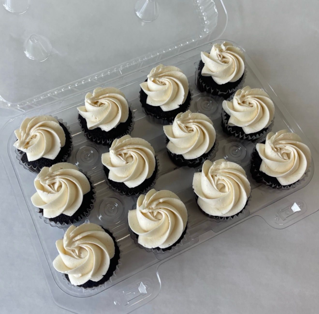 Wedding OMG! Mini Cupcakes (12 pack)