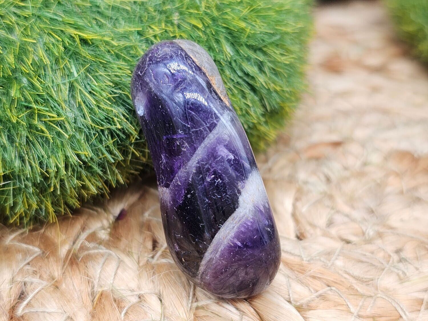 Amethyst Chevron Trommelstein gebohrt