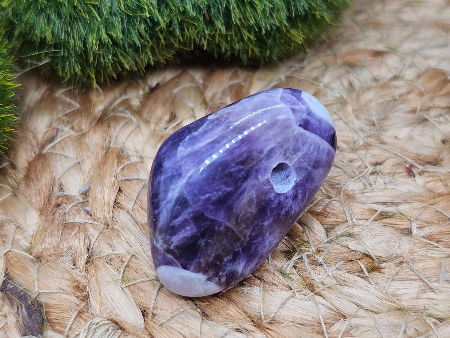 Amethyst Chevron Trommelstein gebohrt 3