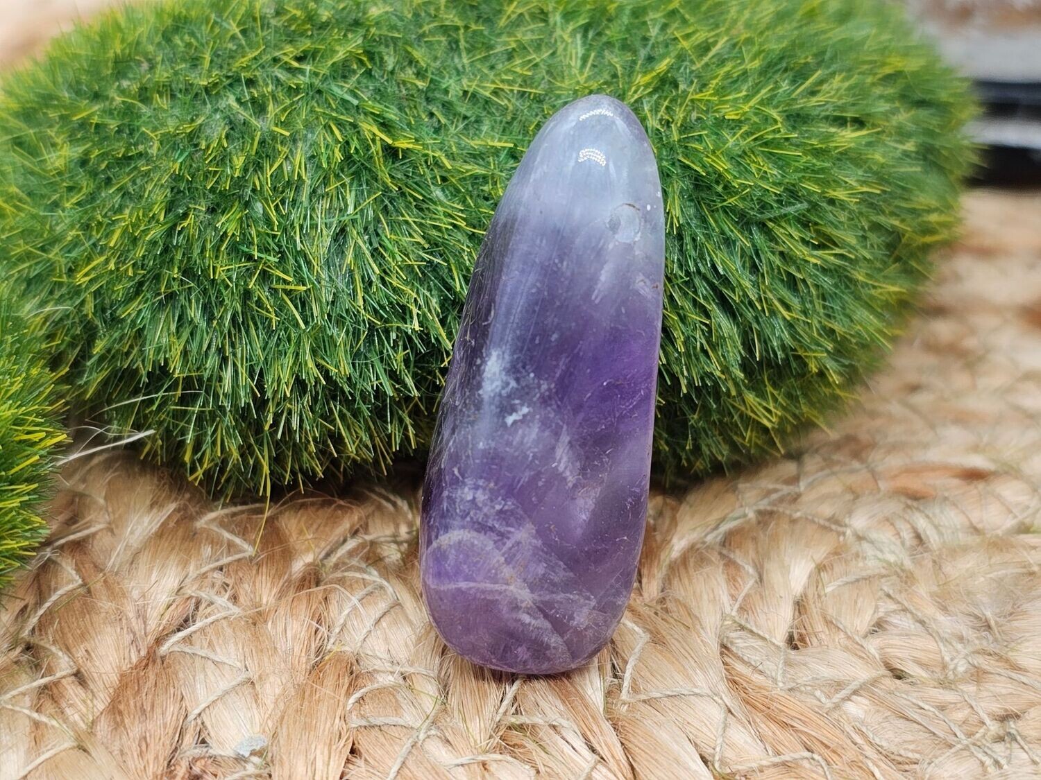 Amethyst Trommelstein gebohrt