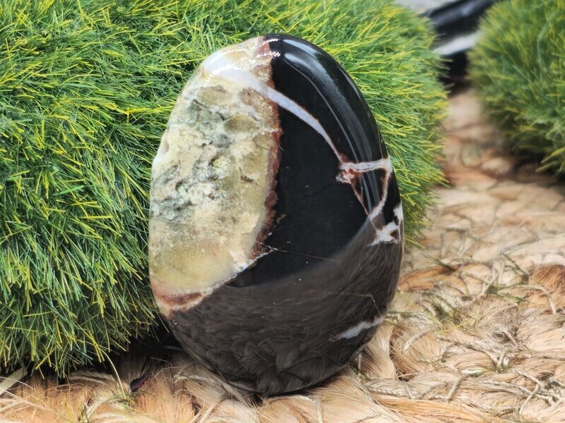Sardonyx Trommelstein gebohrt