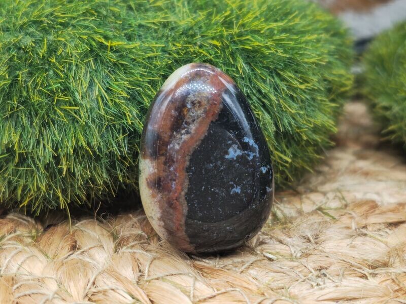 Moosachat Trommelstein gebohrt