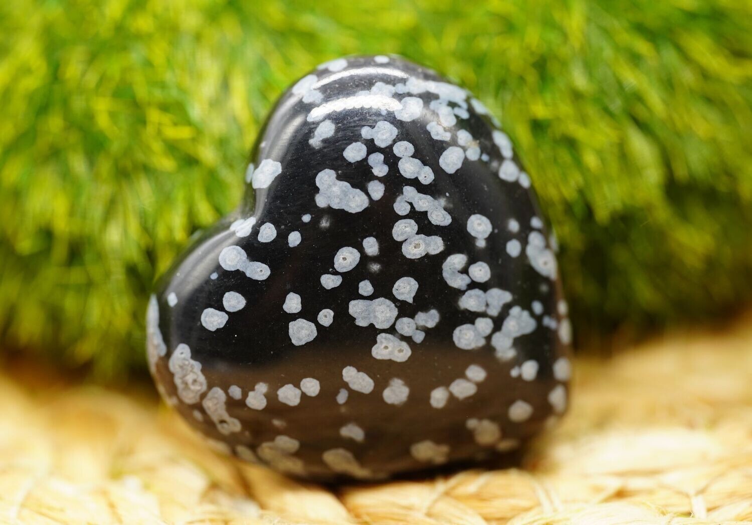 Schneeflocken Obsidian Herz Handschmeichler 30 mm