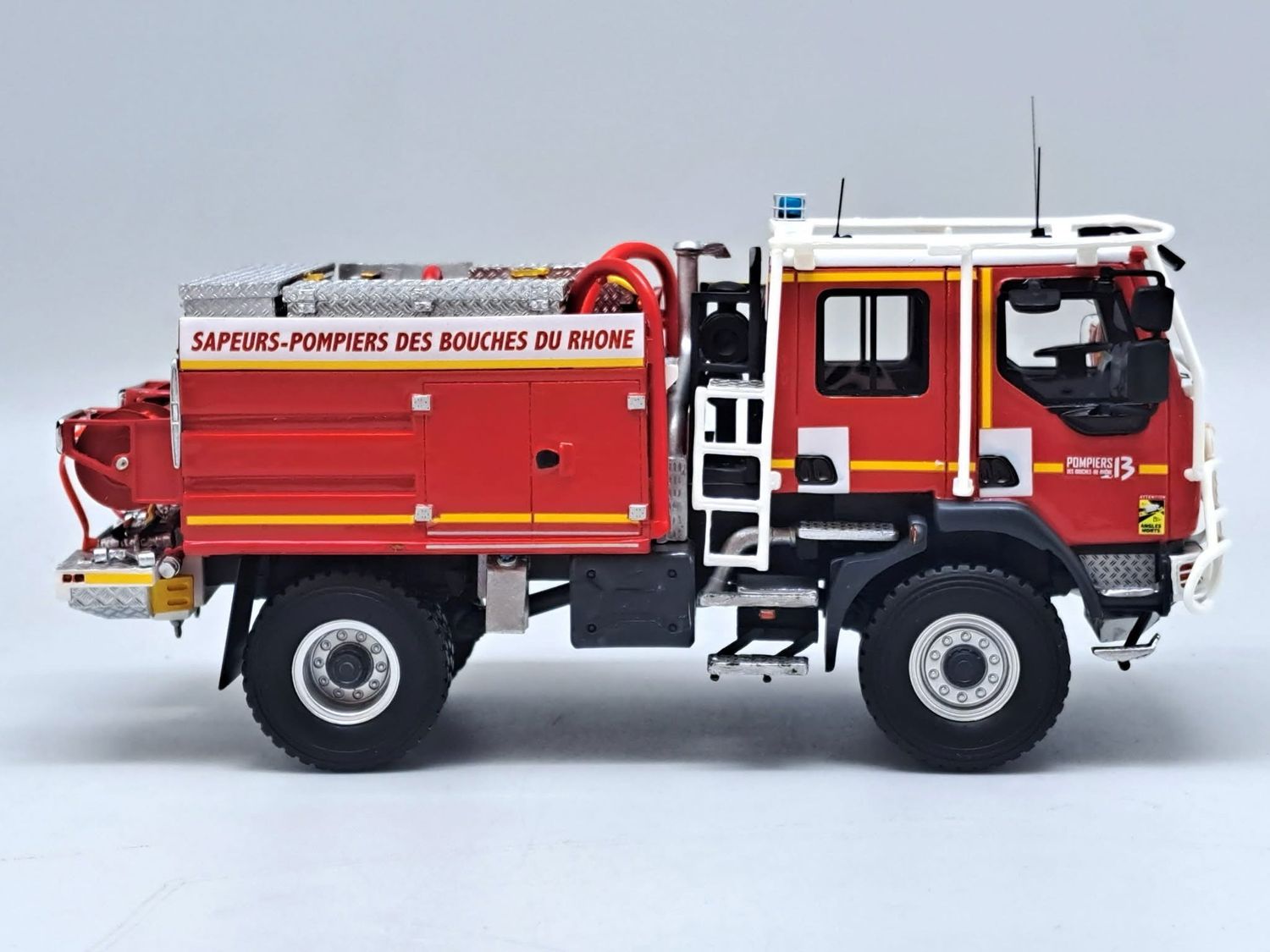 Miniature Camion De Pompier Hutchkiss En Horloge Décorative - 20x30 Cm - Rouge - Neuf France