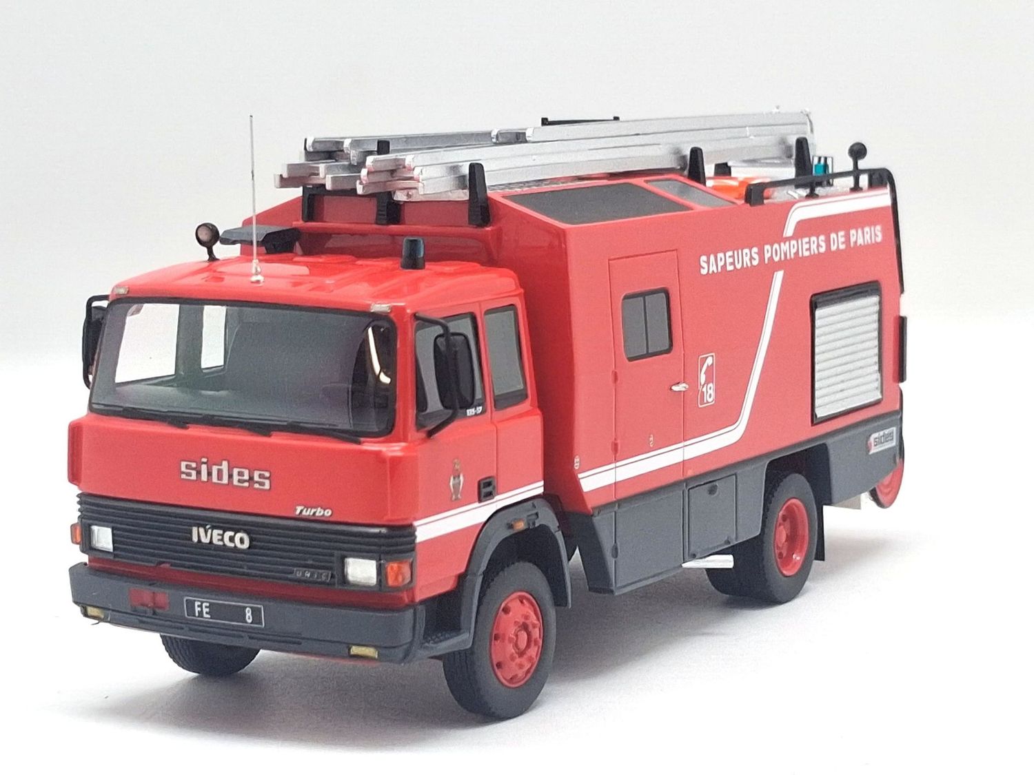 Véhicule miniature sapeurs-pompiers IVECO 135-17 FE 10 sides BSPP 1/43 ALERTE Véhicule miniature sapeurs-pompiers IVECO 135-17 FE 10 sides BSPP 1/43 ALERTE