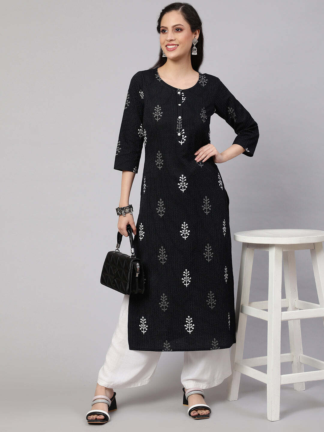 Black Printed straight Kurta With three quarter sleeves