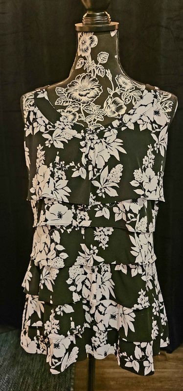 White House/Black Market Floral Top