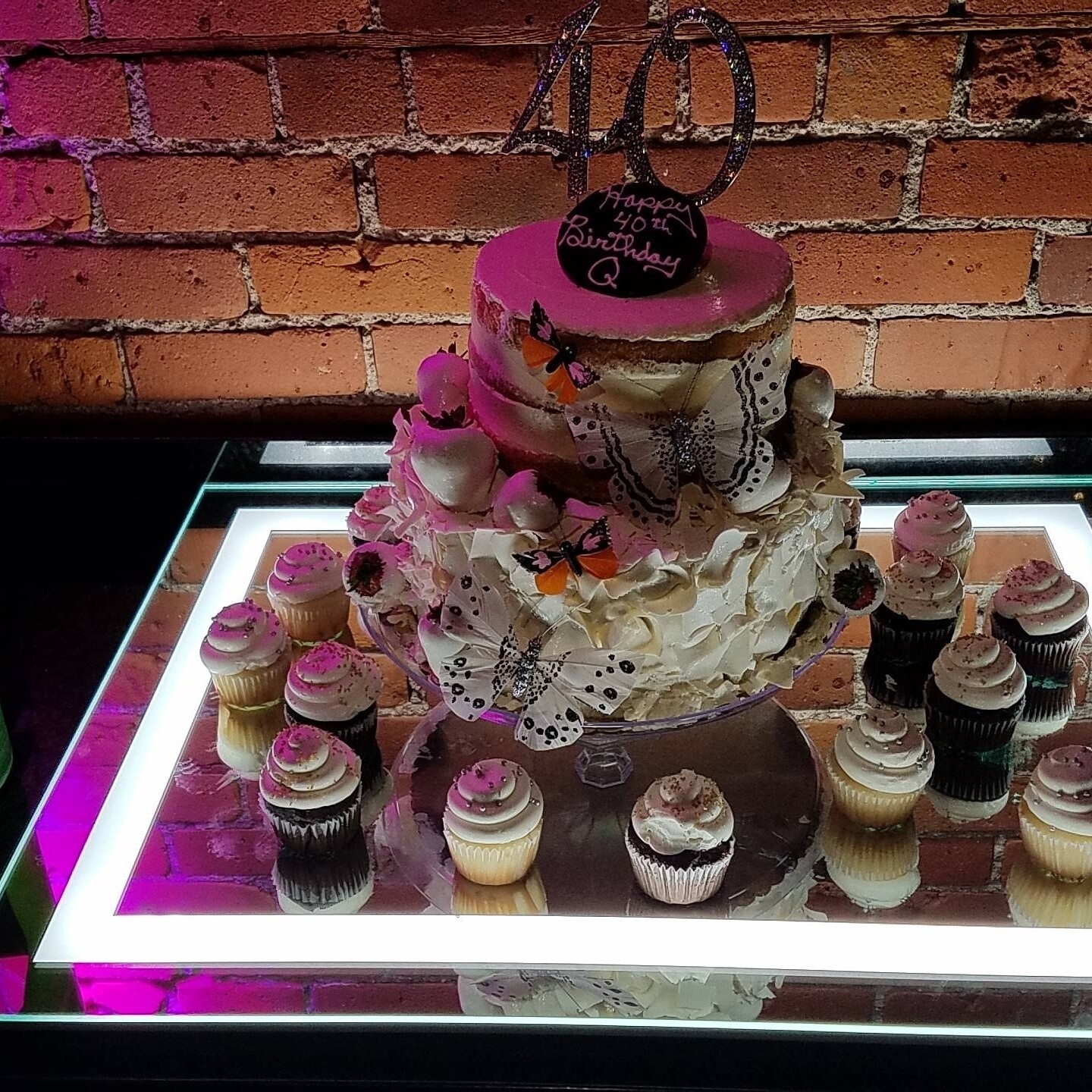 Lighted Mirror Stand for Cake/Desert