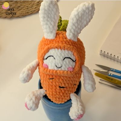 FREE Crochet Pattern | Easter Carrot Bunny | PDF | ENGLISH | Amigurumi Low-sew