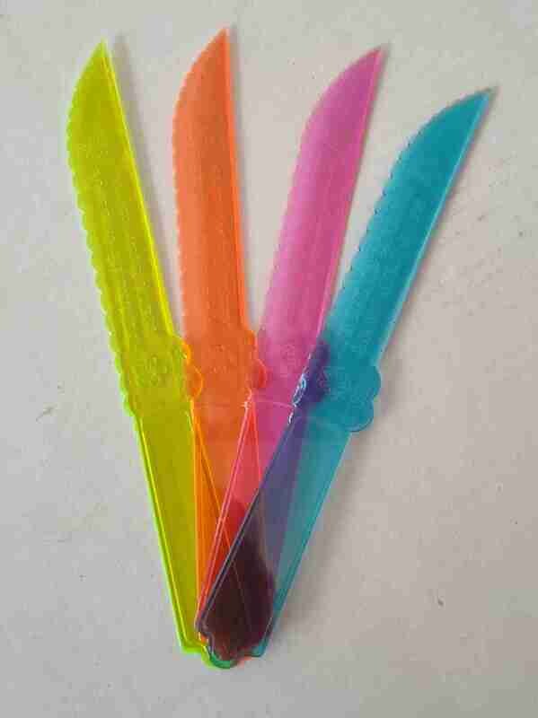 Plastic cake cutting Knives