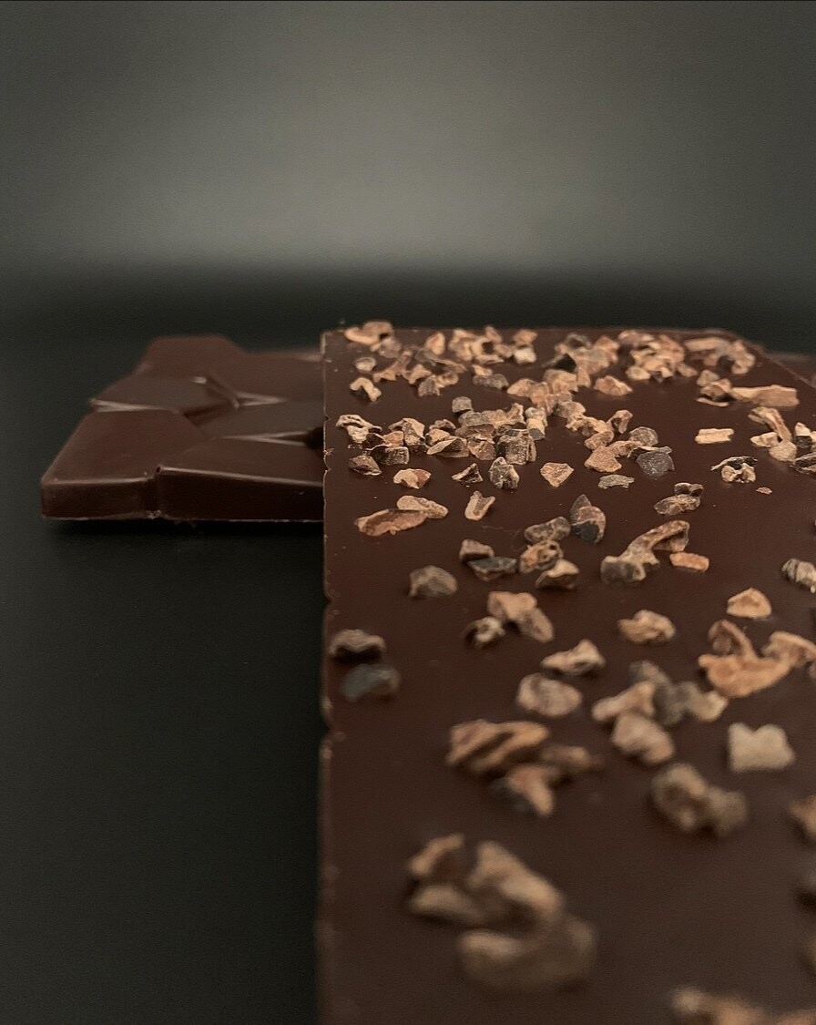 Chocolat noir "Éclats de fèves de cacao"