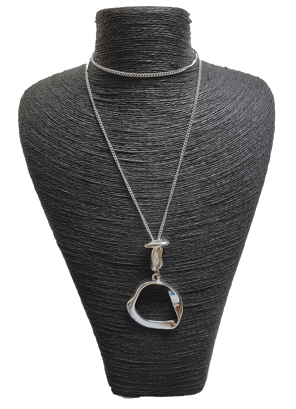 Lange, nickelfreie silberfarbene Kette mit Anhänger Lange, nickelfreie silberfarbene Kette mit Anhänger