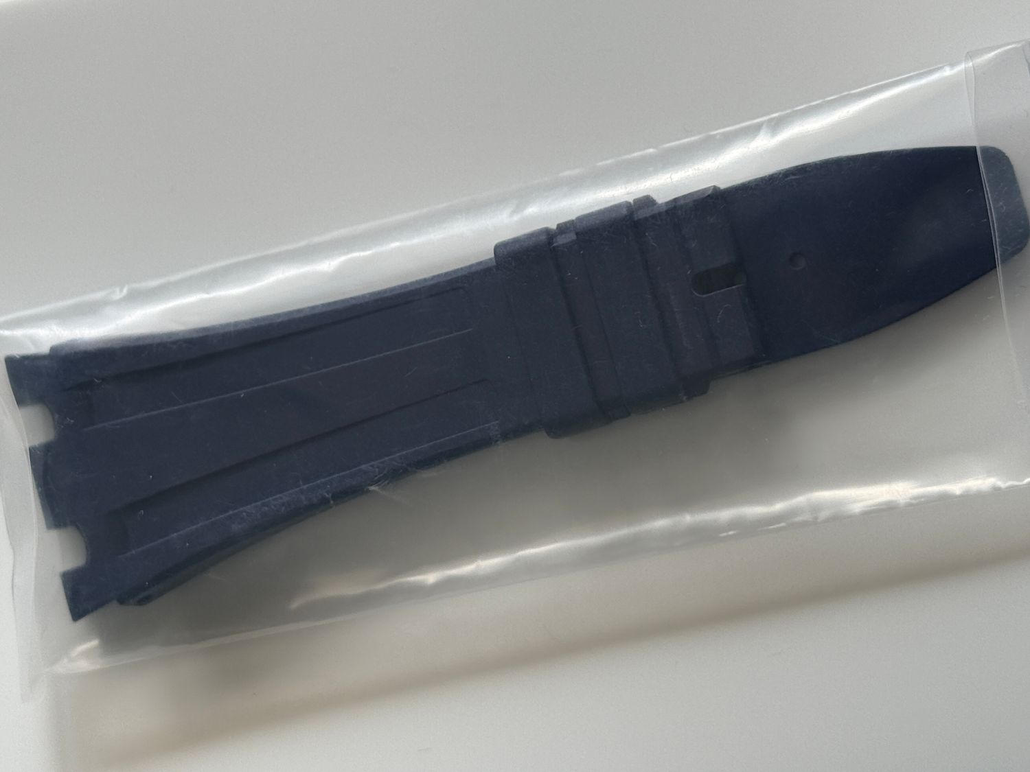 AUDEMARS PIGUET Dark Blue Rubber Strap Royal Oak OffShore Chronograph 42mm 25940 26170 26040 - 29mm x 18mm AUDEMARS PIGUET Dark Blue Rubber Strap Royal Oak OffShore Chronograph 42mm 25940 26170 26040 - 29mm x 18mm