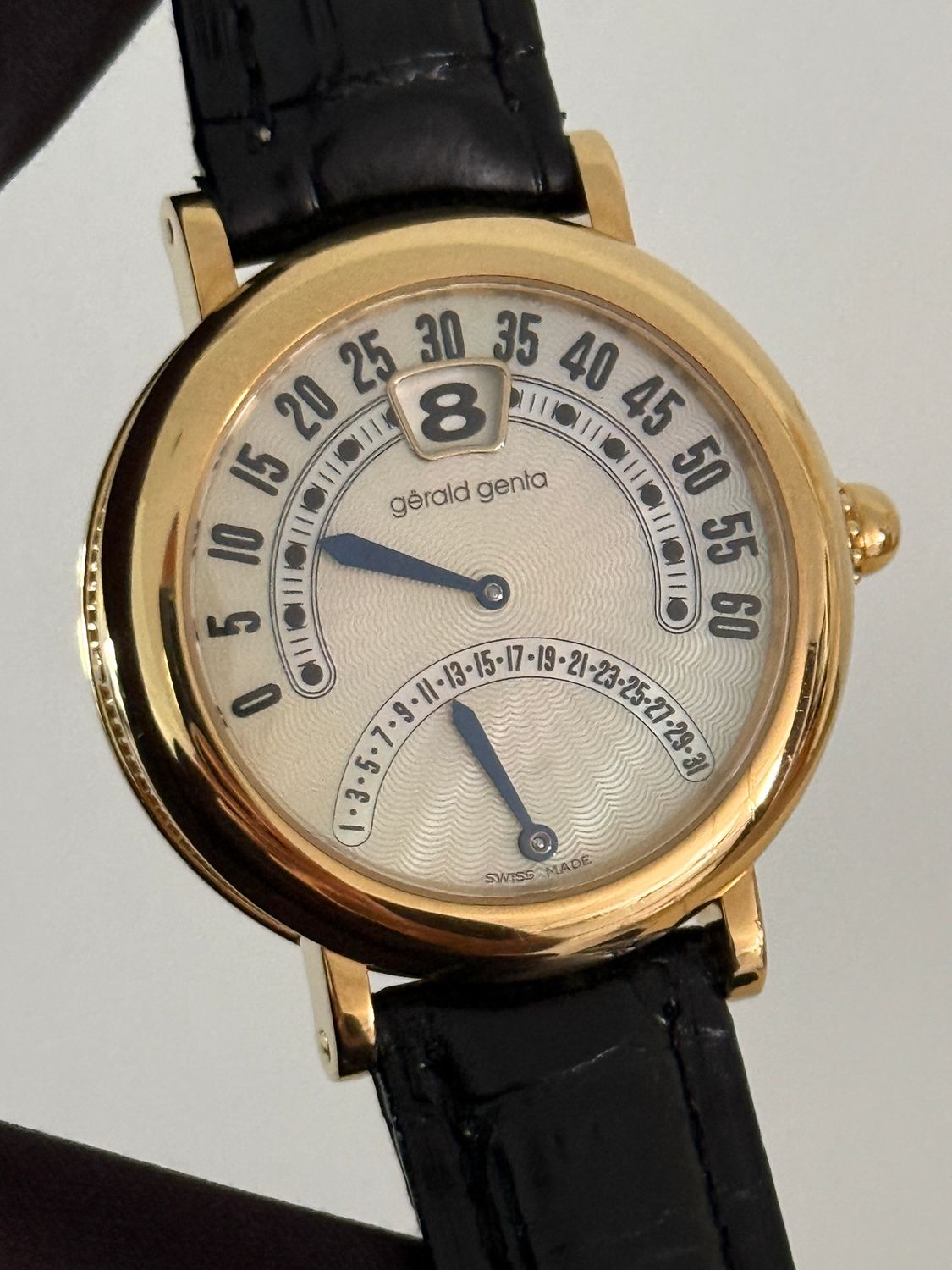 GERALD GENTA Bi-Retro G3715 Jump Hour Retrograde Mother of Pearl 34mm 18k Yellow Gold Automatic 1999 GERALD GENTA Bi-Retro G3715 Jump Hour Retrograde Mother of Pearl 34mm 18k Yellow Gold Automatic 1999