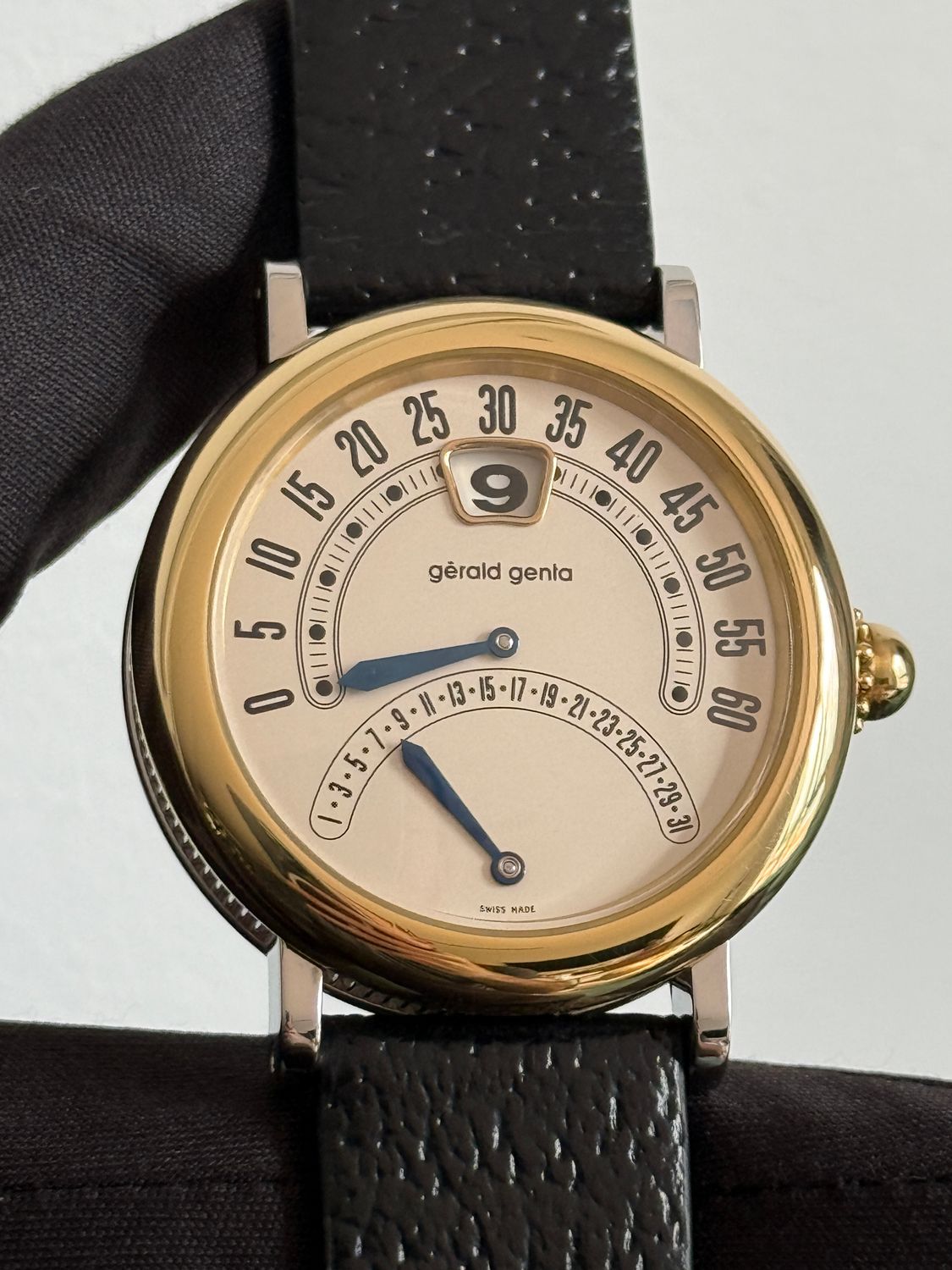 GERALD GENTA Bi-Retro G.3734 Jump Hour Retrograde White Cream 36mm 18k Yellow Gold Stainless Steel Automatic 1999