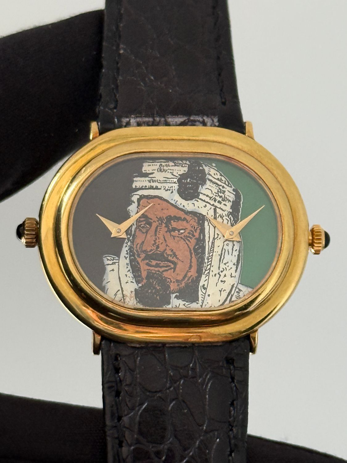 ​DELANEAU Dual Time 1657 King Faisal bin Abdulaziz Al Saud Saudi Arabia Black Onyx Green Agate Stone Dial Painted Portrait 18k Yellow Gold Manual 33mm 1974