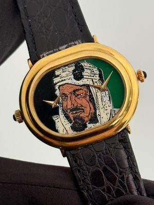 ​DELANEAU Dual Time 1657 King Faisal bin Abdulaziz Al Saud Saudi Arabia Black Onyx Green Agate Stone Dial Painted Portrait 18k Yellow Gold Manual 33mm 1974