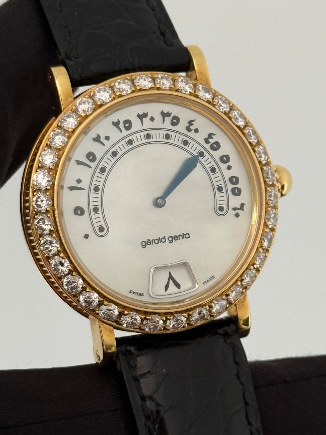 GERALD GENTA Retro G.3632.7 Eastern Arabic Mother of Pearl MOP 18k Yellow Gold Diamonds Jump Hour Retrograde Minutes Automatic 36mm 1999 GERALD GENTA Retro G.3632.7 Eastern Arabic Mother of Pearl MOP 18k Yellow Gold Diamonds Jump Hour Retrograde Minutes Automatic 36mm 1999