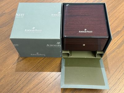 AUDEMARS PIGUET Standard Dark Brown Rosewood Lacquered Presentation Box Royal Oak Jumbo 1995-2012 FULL SET AUDEMARS PIGUET Standard Dark Brown Rosewood Lacquered Presentation Box Royal Oak Jumbo 1995-2012 FULL SET