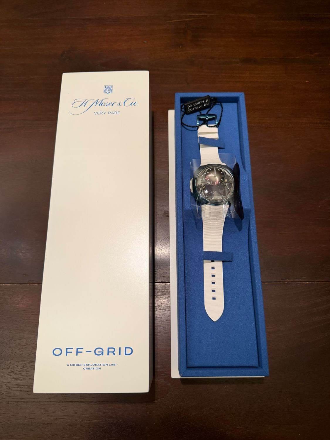 H. MOSER & CIE. Off-Grid Blue 6DI0-1202 Streamliner Black Fumé Skeleton 42.6mm Stainless Steel Blue Composite Limited Edition /1000 FULL SET 2026 H. MOSER & CIE. Off-Grid Blue 6DI0-1202 Streamliner Black Fumé Skeleton 42.6mm Stainless Steel Blue Composite Limited Edition /1000 FULL SET 2026