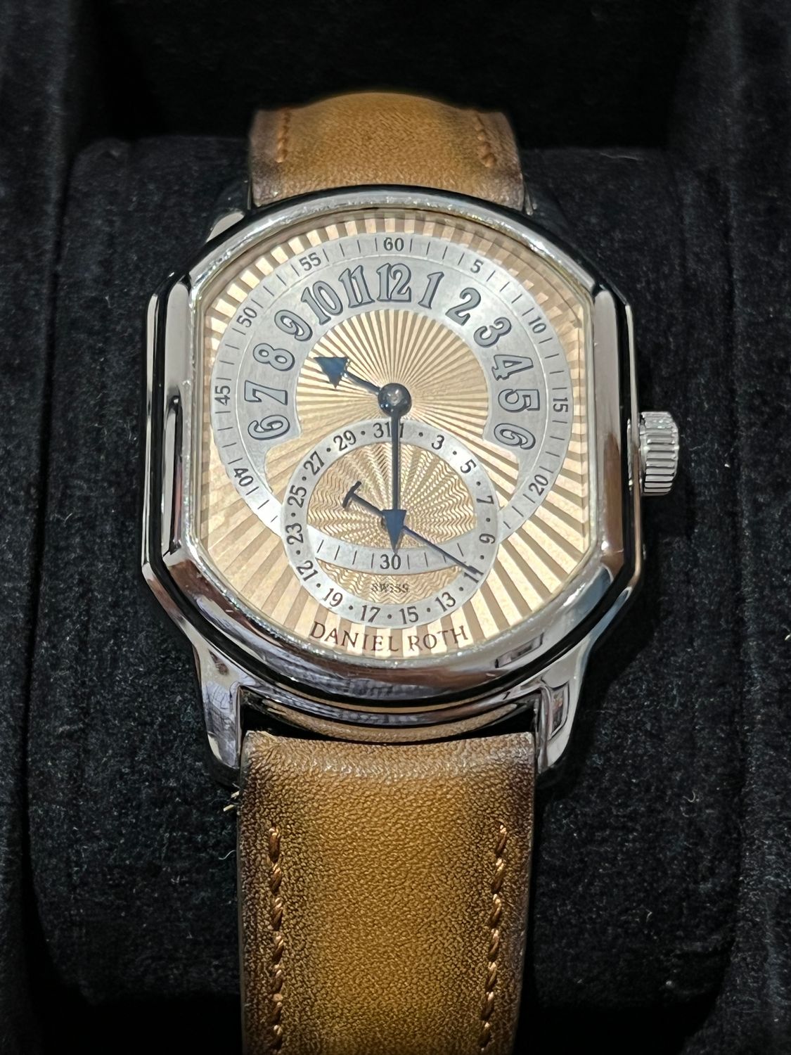 DANIEL ROTH 807.L.10 Premier Retrograde Salmon Dial Stainless Steel 35mm DANIEL ROTH 807.L.10 Premier Retrograde Salmon Dial Stainless Steel 35mm