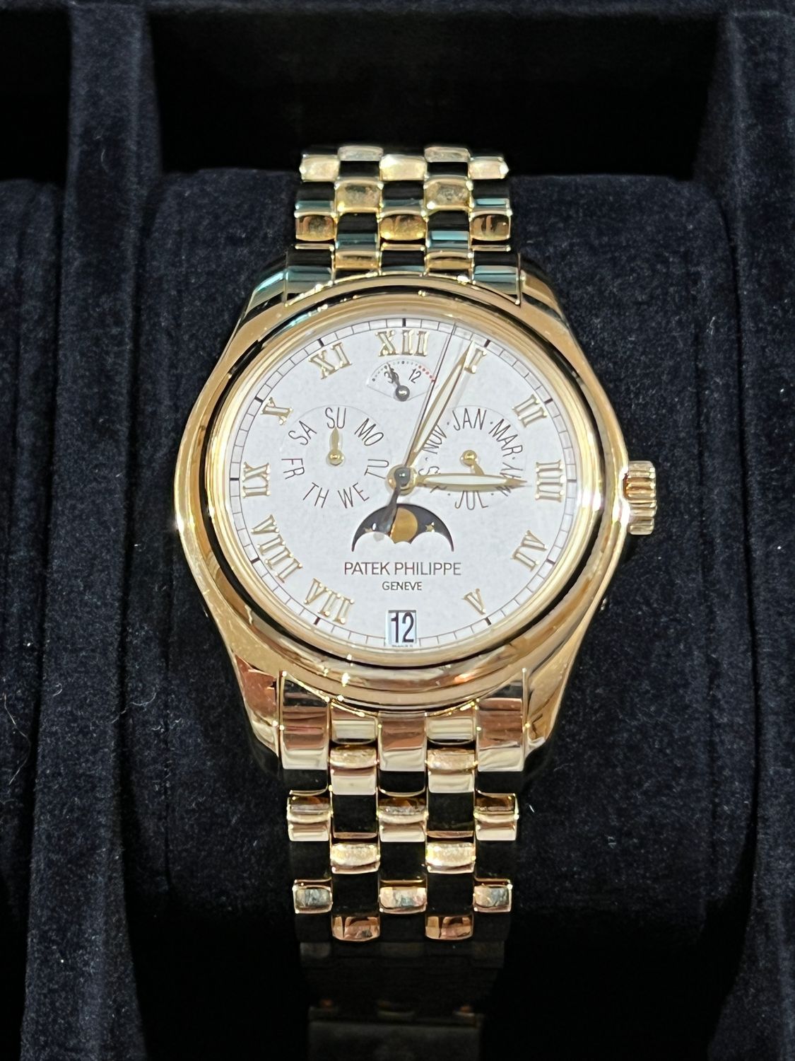 PATEK PHILIPPE 5036J Annual Calendar Complication Moon Phase 18k Yellow Gold Automatic 37mm PATEK PHILIPPE 5036J Annual Calendar Complication Moon Phase 18k Yellow Gold Automatic 37mm