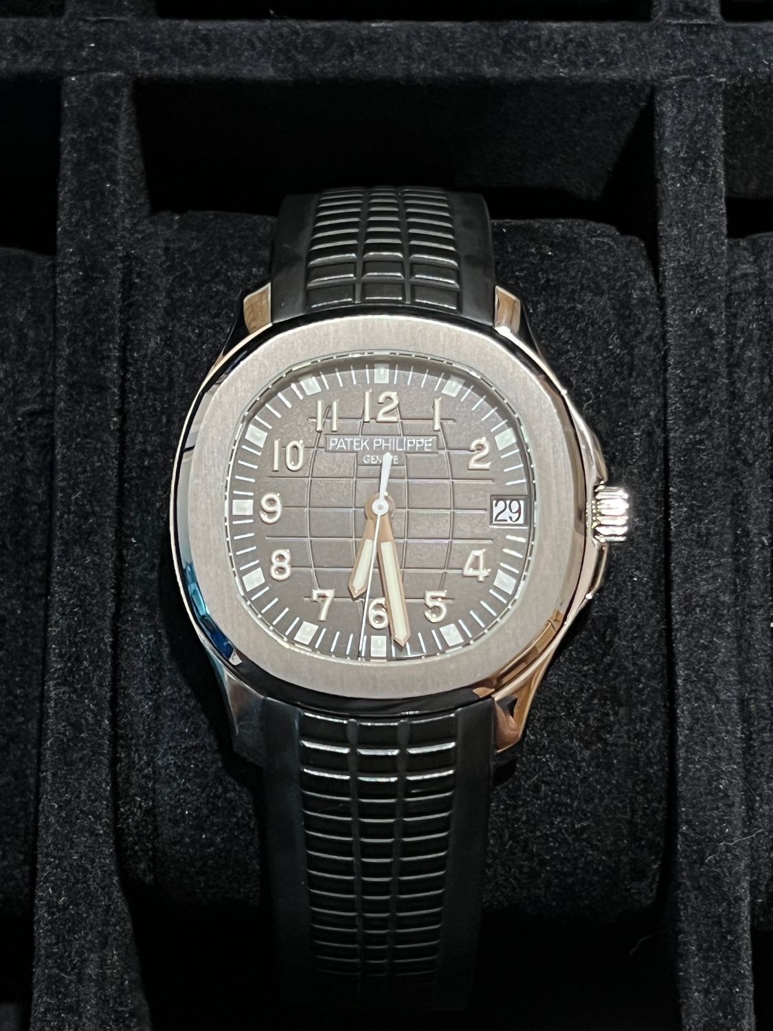 PATEK PHILIPPE 5165A-001 Aquanaut Date Stainless Steel Automatic 38mm PATEK PHILIPPE 5165A-001 Aquanaut Date Stainless Steel Automatic 38mm