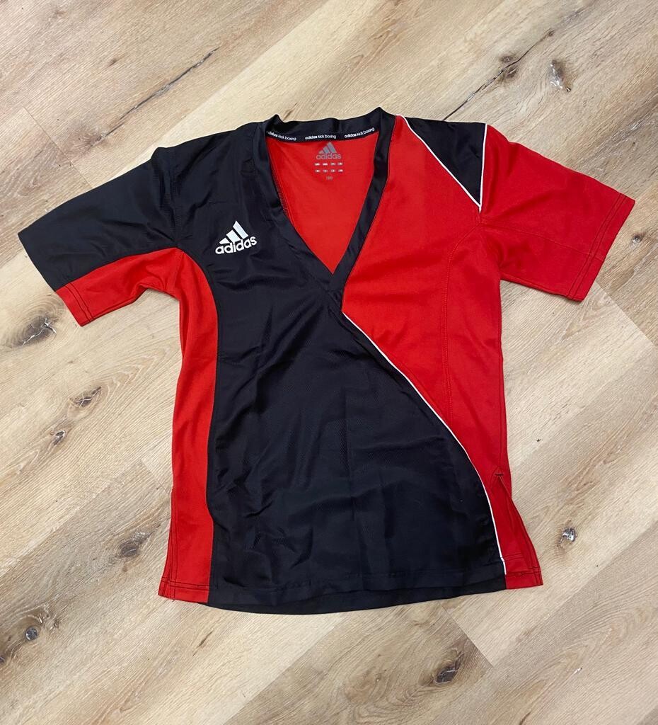 Adidas T-Shirt mit Spitzkragen Größe 160