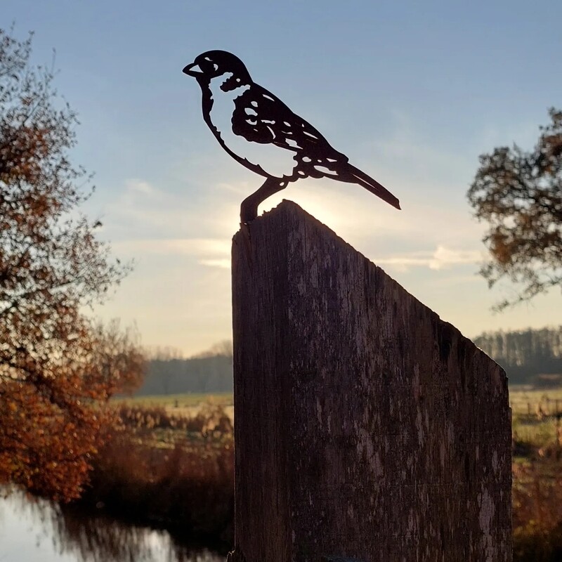 Spatz aus Cortenstahl