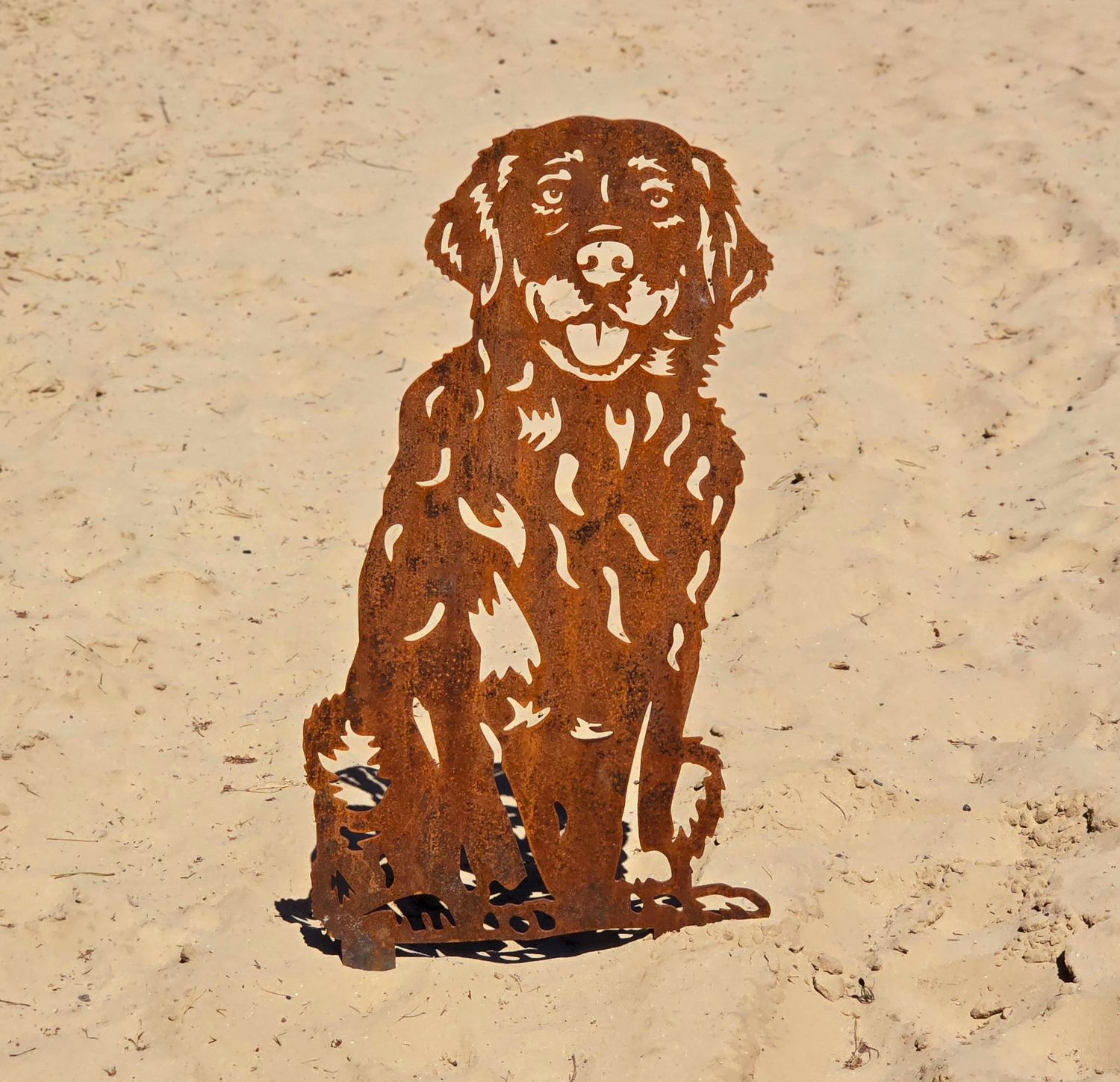 Golden retriever van cortenstaal