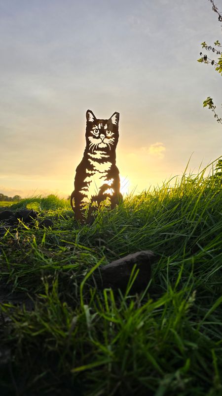 Metallkat aus Cortenstahl