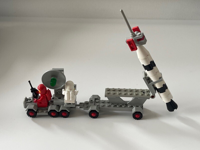 Lego 897 Mobile Rocket Launcher