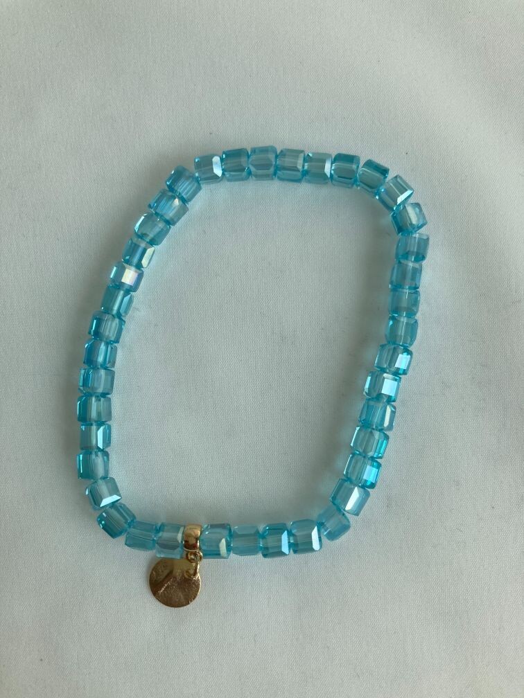 Armband turqoise vierkante kralen