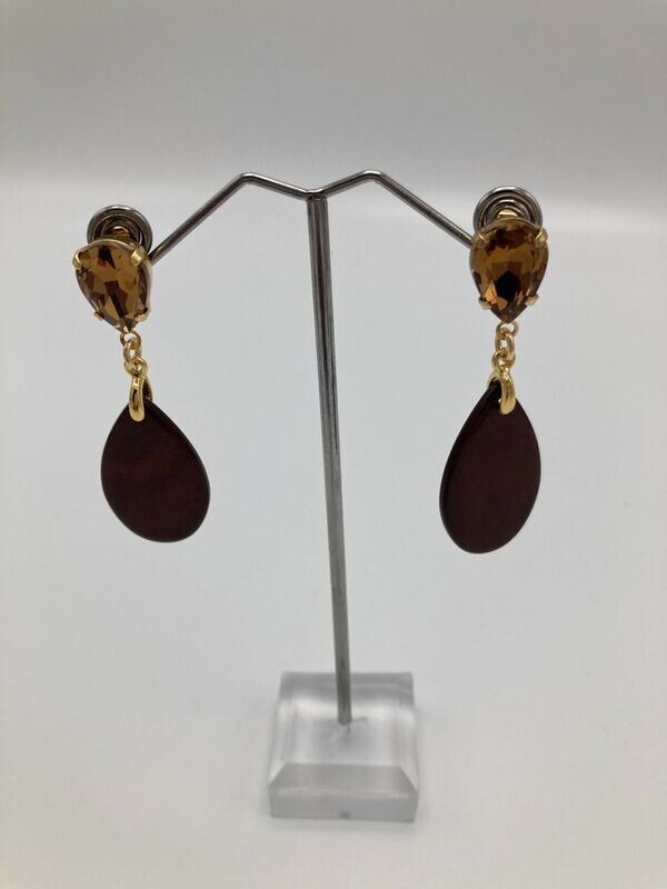 Oorring met glasparel en hangertje bruin