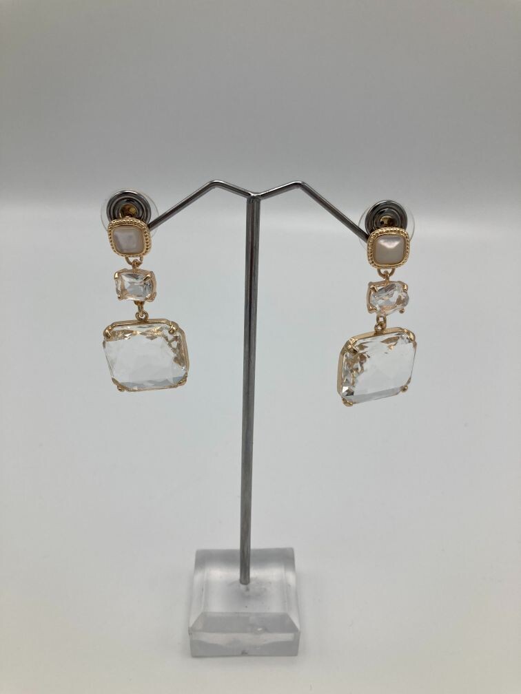Oorring met transparante glaskristallen en parelmoer