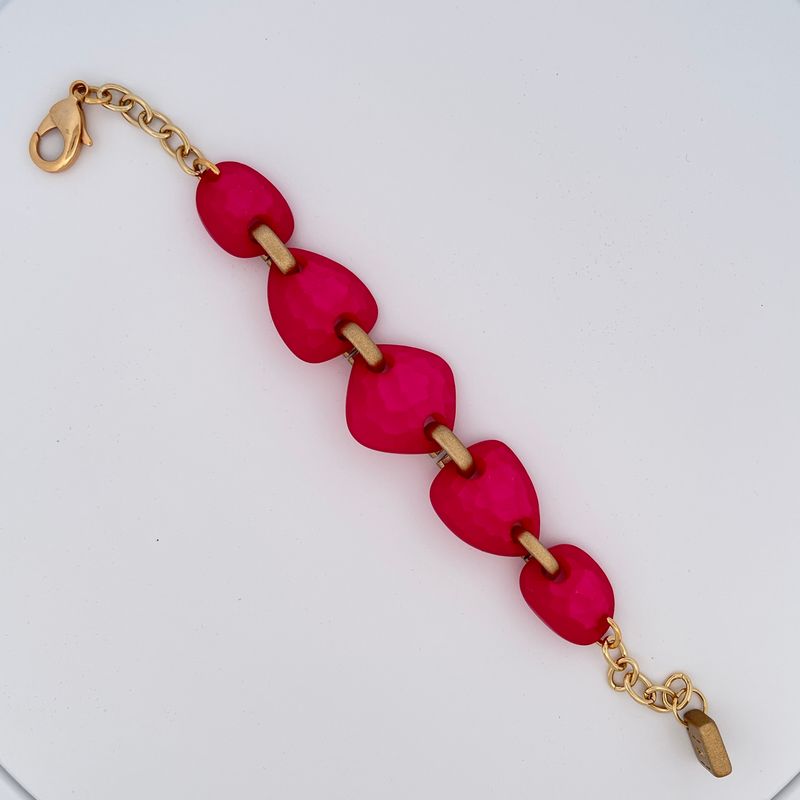 Armband fushia gehamerd