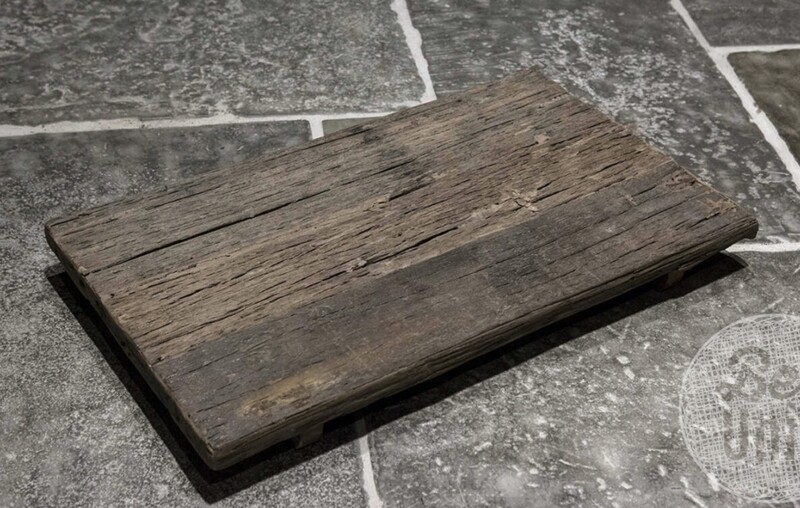 Houten dienblad op pootjes